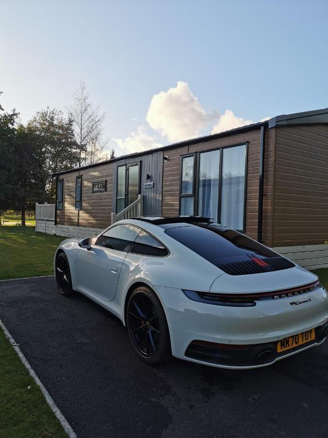 JJs Villa York Bagian luar foto